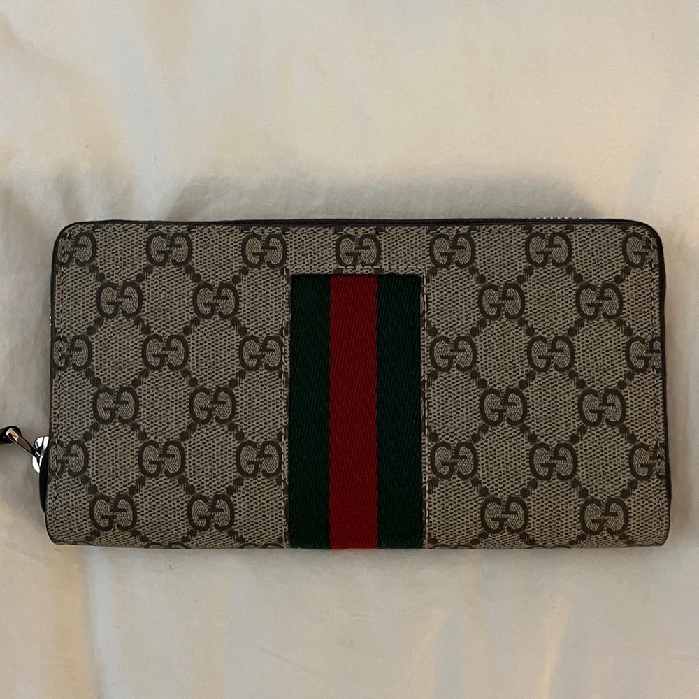 Gucci Beige Wallet with Red and Green Accent